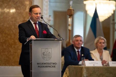 Uczestnicy uroczystości ustanowienie Rodziny Ulmów Patronami województwa podkarpackiego