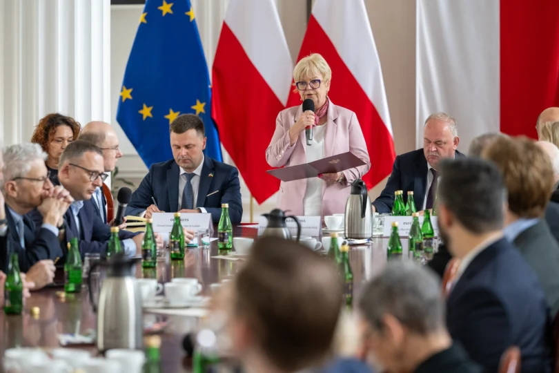 Wojewoda Teresa Kubas-Hul podczas spotkania z przedstawicielami AJC