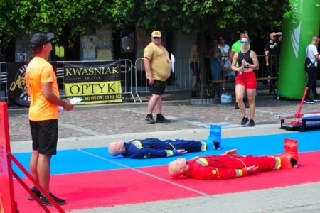 Uczestnicy zawodów strażackich