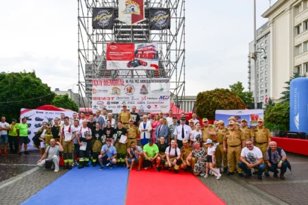 Uczestnicy zawodów strażackich