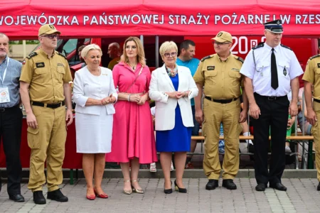 Uczestnicy zawodów strażackich