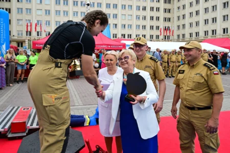 Uczestnicy zawodów strażackich