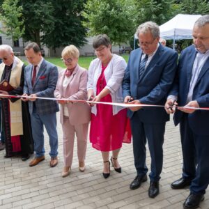 Uczestnicy otwarcia Jarosławskiego Centrum Zdrowia Psychicznego