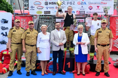 Uczestnicy zawodów strażackich