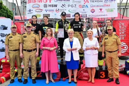 Uczestnicy zawodów strażackich