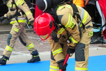 Uczestnicy zawodów strażackich