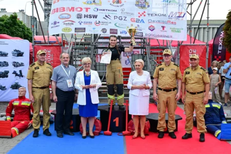 Uczestnicy zawodów strażackich