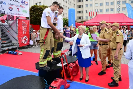 Uczestnicy zawodów strażackich