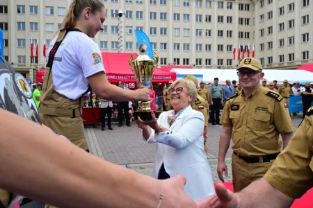 Uczestnicy zawodów strażackich
