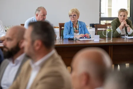 Uczestnicy wyjazdowego posiedzenia komisji sejmowej