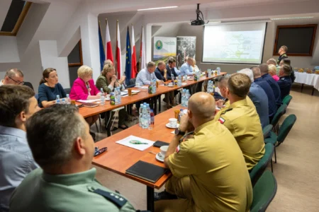 Uczestnicy wyjazdowego posiedzenia komisji sejmowej