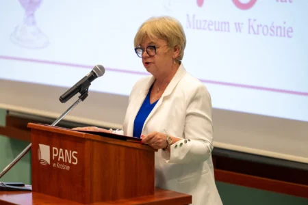 Uczestnicy jubileuszu 70-lecia Muzeum w Krośnie