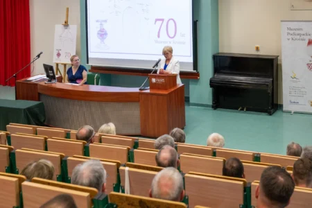 Uczestnicy jubileuszu 70-lecia Muzeum w Krośnie