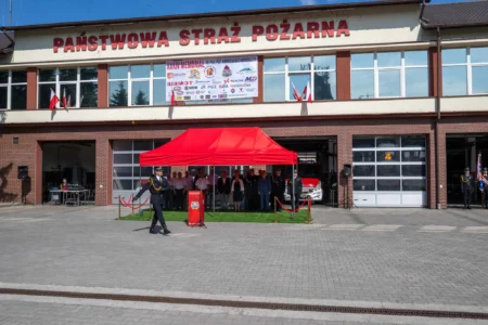Uczestnicy uroczystej zbiórki strażackiej