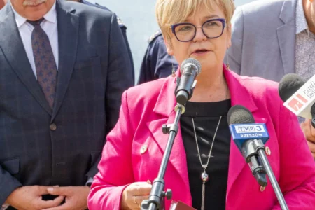 Uczestnicy pikniku dotyczącego bezpieczeństwa nad wodą