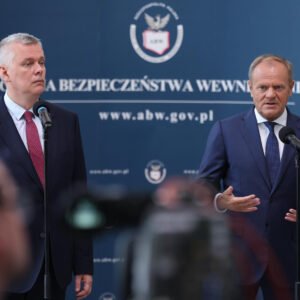 Wspólna konferencja prasowa ministra Tomasza Siemoniaka i premiera Donalda Tuska w Rzeszowie na temat przywrócenia 10 delegatur Agencji Bezpieczeństwa Wewnętrznego.