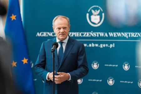 Wspólna konferencja prasowa ministra Tomasza Siemoniaka i premiera Donalda Tuska w Rzeszowie na temat przywrócenia 10 delegatur Agencji Bezpieczeństwa Wewnętrznego.