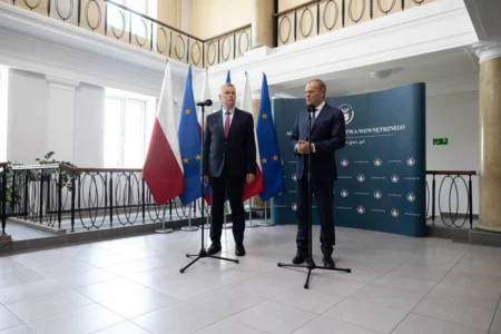 Wspólna konferencja prasowa ministra Tomasza Siemoniaka i premiera Donalda Tuska w Rzeszowie na temat przywrócenia 10 delegatur Agencji Bezpieczeństwa Wewnętrznego.