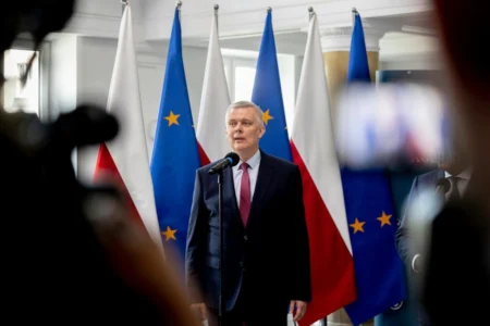 Wspólna konferencja prasowa ministra Tomasza Siemoniaka i premiera Donalda Tuska w Rzeszowie na temat przywrócenia 10 delegatur Agencji Bezpieczeństwa Wewnętrznego.