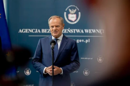 Wspólna konferencja prasowa ministra Tomasza Siemoniaka i premiera Donalda Tuska w Rzeszowie na temat przywrócenia 10 delegatur Agencji Bezpieczeństwa Wewnętrznego.