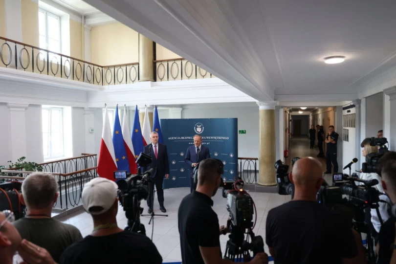 Wspólna konferencja prasowa ministra Tomasz Siemoniak i premiera Donald Tusk w Rzeszowie na temat przywrócenia 10 delegatur Agencji Bezpieczeństwa Wewnętrznego
