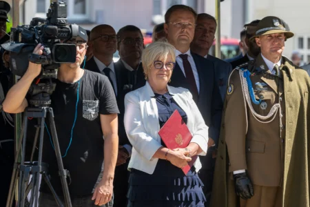 Uczestnicy uroczystości z okazji Święta Wojska Polskiego