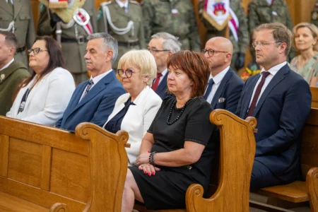 Uczestnicy uroczystości z okazji Święta Wojska Polskiego