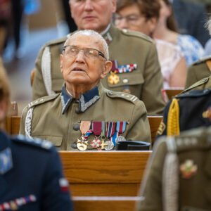 Uczestnicy uroczystości z okazji Święta Wojska Polskiego