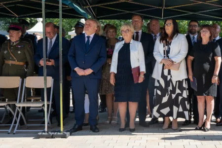 Uczestnicy uroczystości z okazji Święta Wojska Polskiego