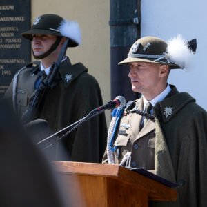 Uczestnicy uroczystości z okazji Święta Wojska Polskiego