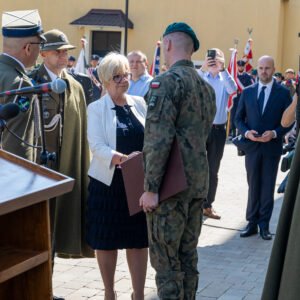 Uczestnicy uroczystości z okazji Święta Wojska Polskiego