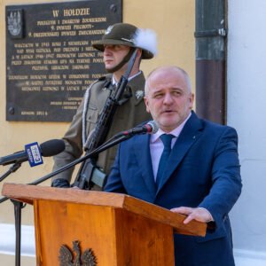 Uczestnicy uroczystości z okazji Święta Wojska Polskiego