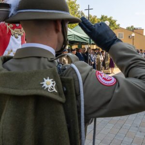 Uczestnicy uroczystości z okazji Święta Wojska Polskiego