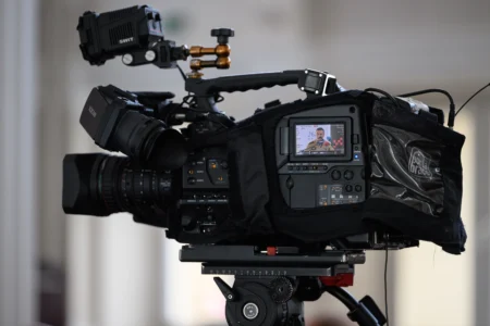 Uczestnicy uroczystości podpisania umowy strażackiej