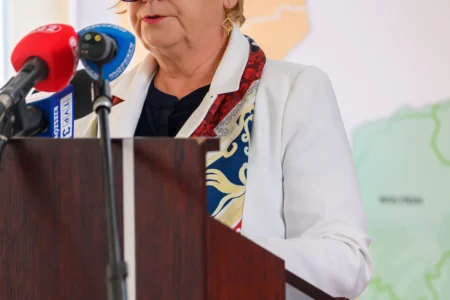 Uczestnicy uroczystości podpisania umowy strażackiej