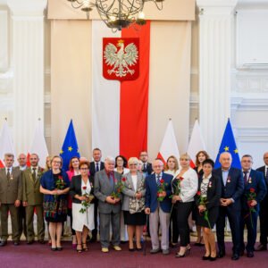 Uczestnicy uroczystości wręczenia odznaczeń państwowych