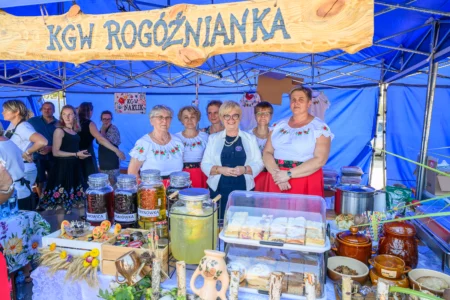 Uczestnicy imprezy plenerowej krzeszowskie "Powidlaki"