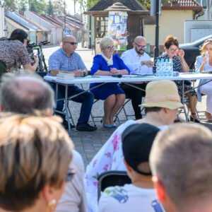 Uczestnicy akcji Narodowe Czytanie