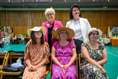 Uczestnicy przeglądu artystycznego środowiskowych domów samopomocy