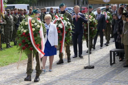 Uczestnicy obchodów 85. rocznicy utworzenia Polskiego Państwa Podziemnego