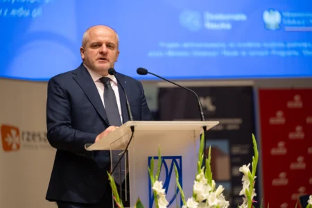 Uczestnicy konferencji dotyczącej bezpieczeństwa energetycznego