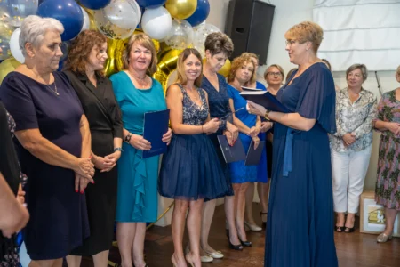 Uczestnicy obchodów jubileuszowych z okazji 50-lecia rzeszowskich domów dziecka