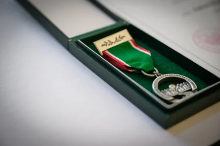 Uczestnicy uroczystości wręczenia odznaczeń państwowych