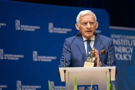 Uczestnicy konferencji dotyczącej bezpieczeństwa energetycznego