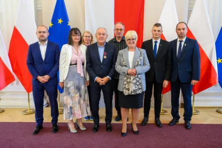 Uczestnicy uroczystości wręczenia odznaczeń państwowych