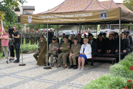 Uczestnicy obchodów 85. rocznicy utworzenia Polskiego Państwa Podziemnego