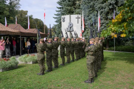Uczestnicy obchodów 85. rocznicy utworzenia Polskiego Państwa Podziemnego