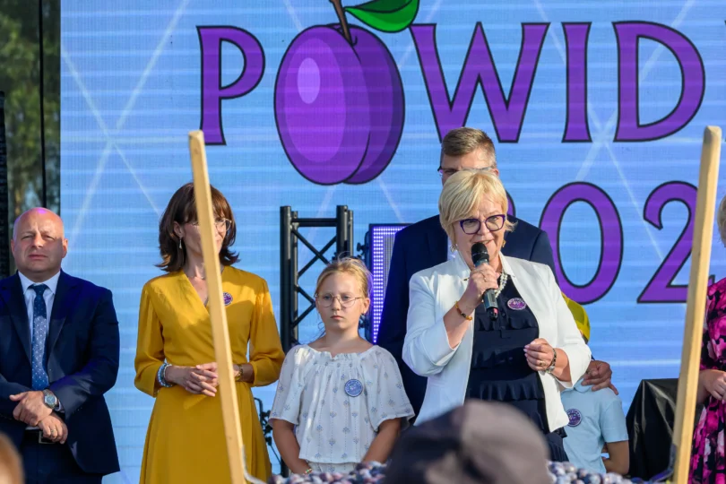 Uczestnicy imprezy plenerowej krzeszowskie "Powidlaki"