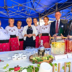 Uczestnicy imprezy plenerowej krzeszowskie "Powidlaki"