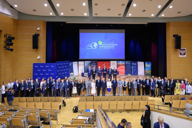 Uczestnicy konferencji dotyczącej bezpieczeństwa energetycznego